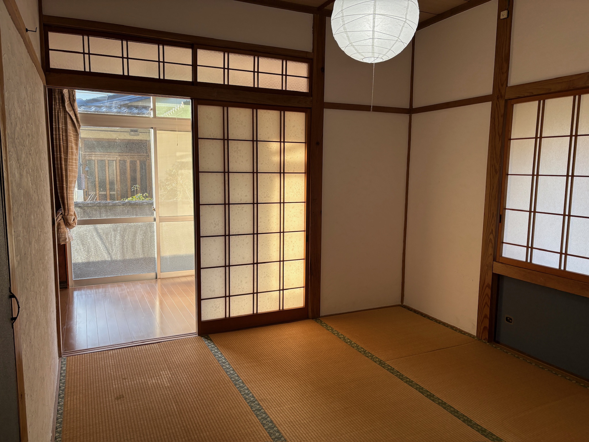 漆喰塗り後の和室