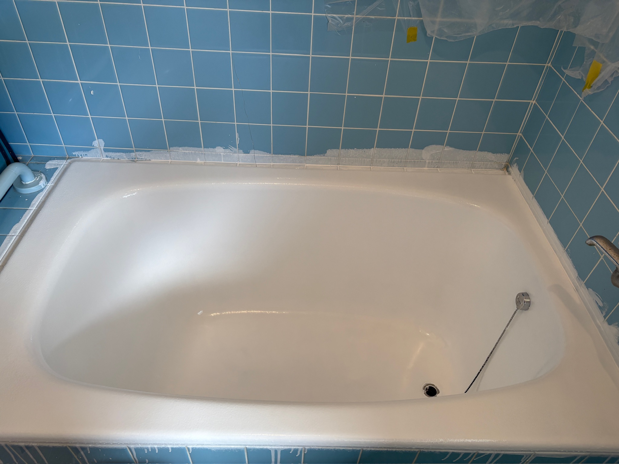塗装完了。真っ白になった浴槽