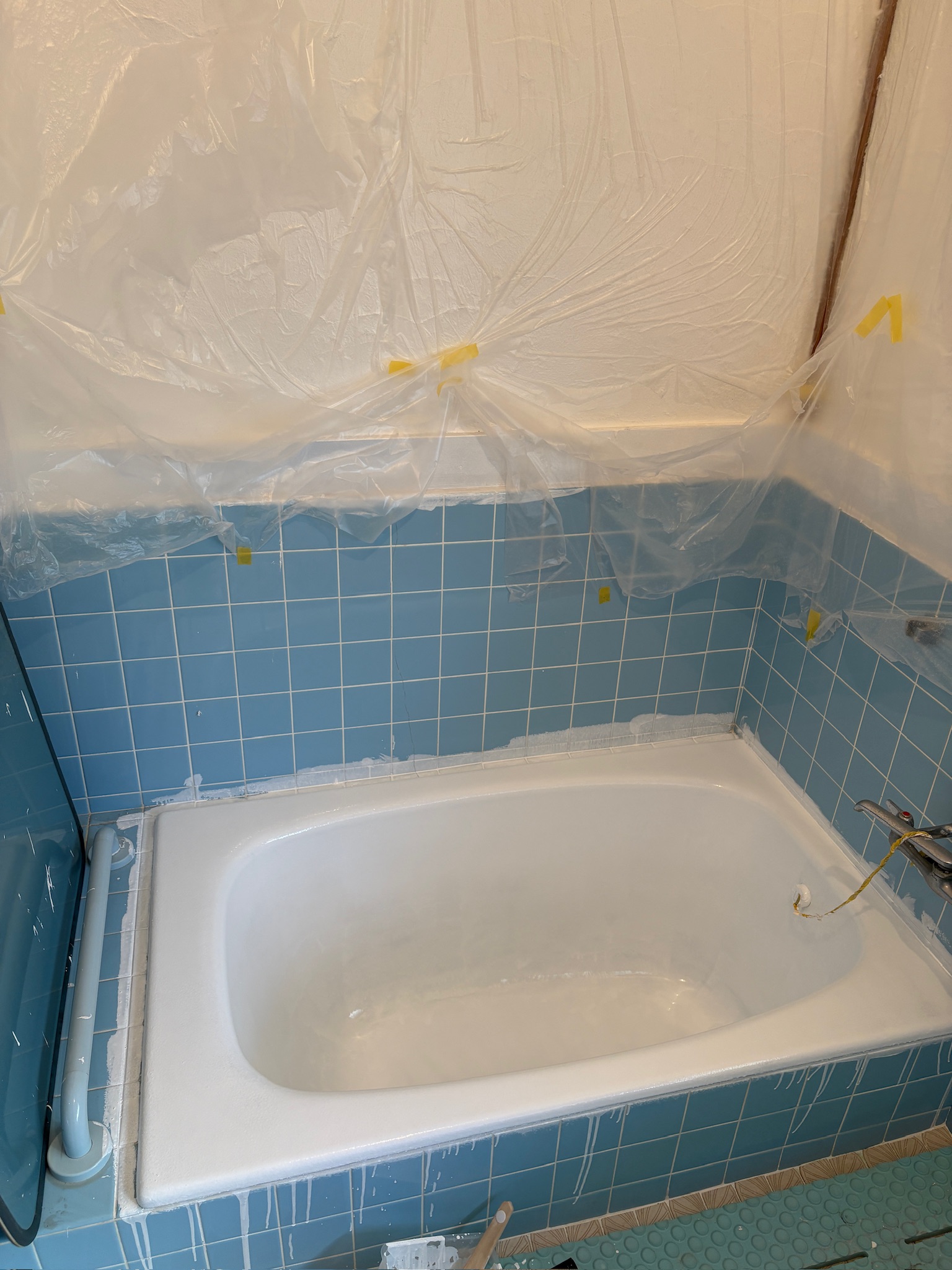 養生をして浴槽塗装の準備