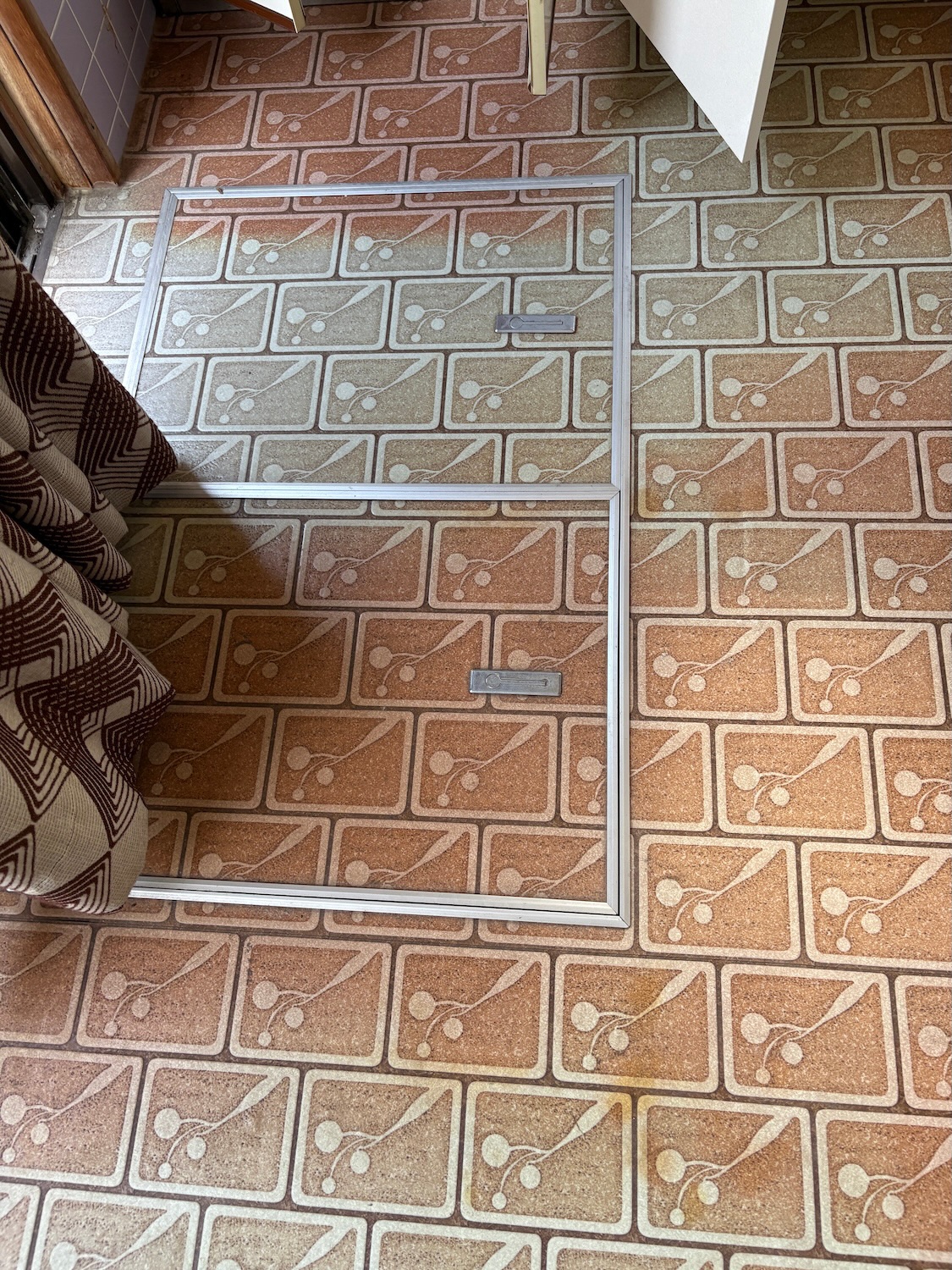 床下点検口（ここから潜った）