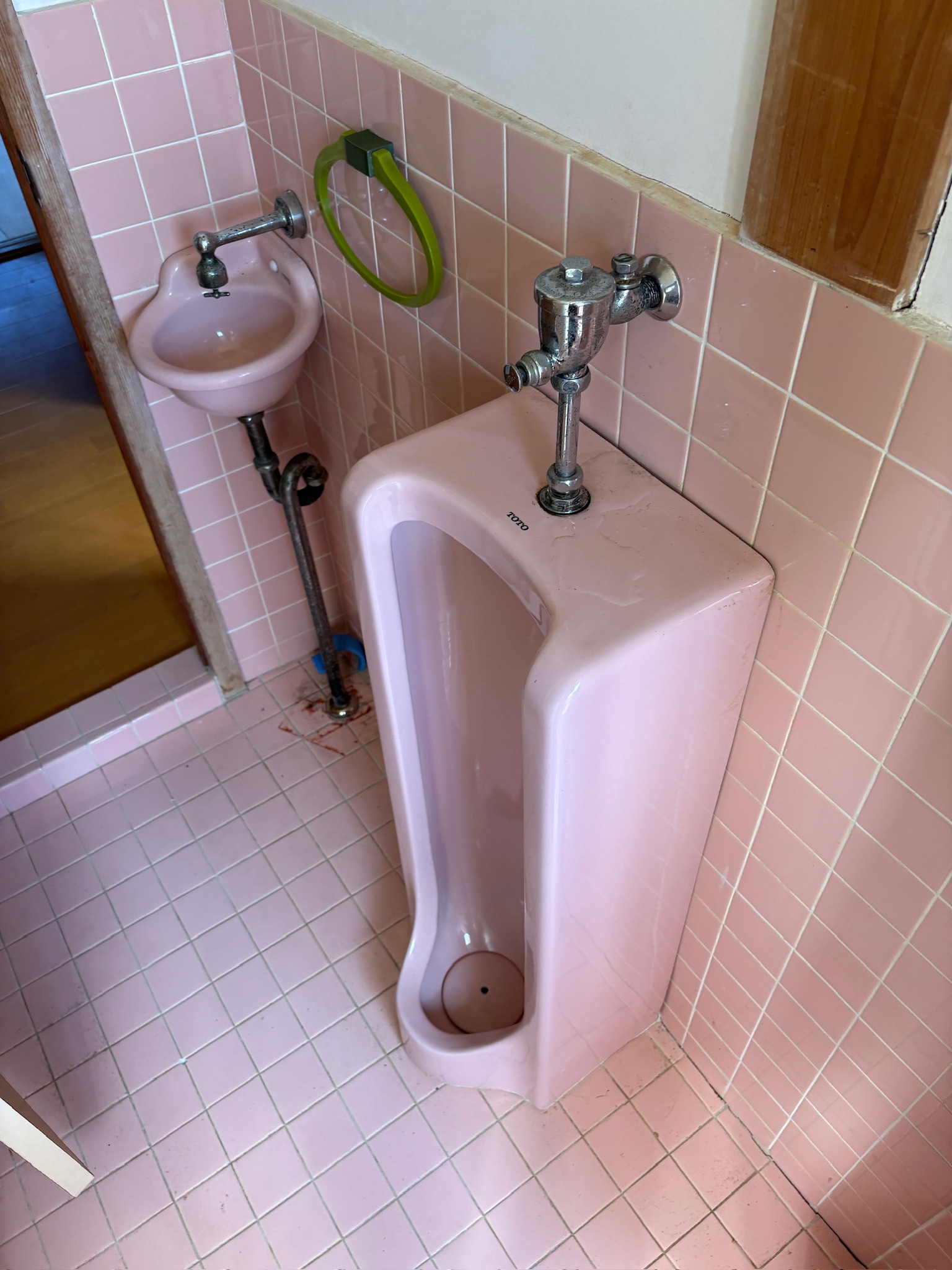 小便器と手洗い場のビフォー