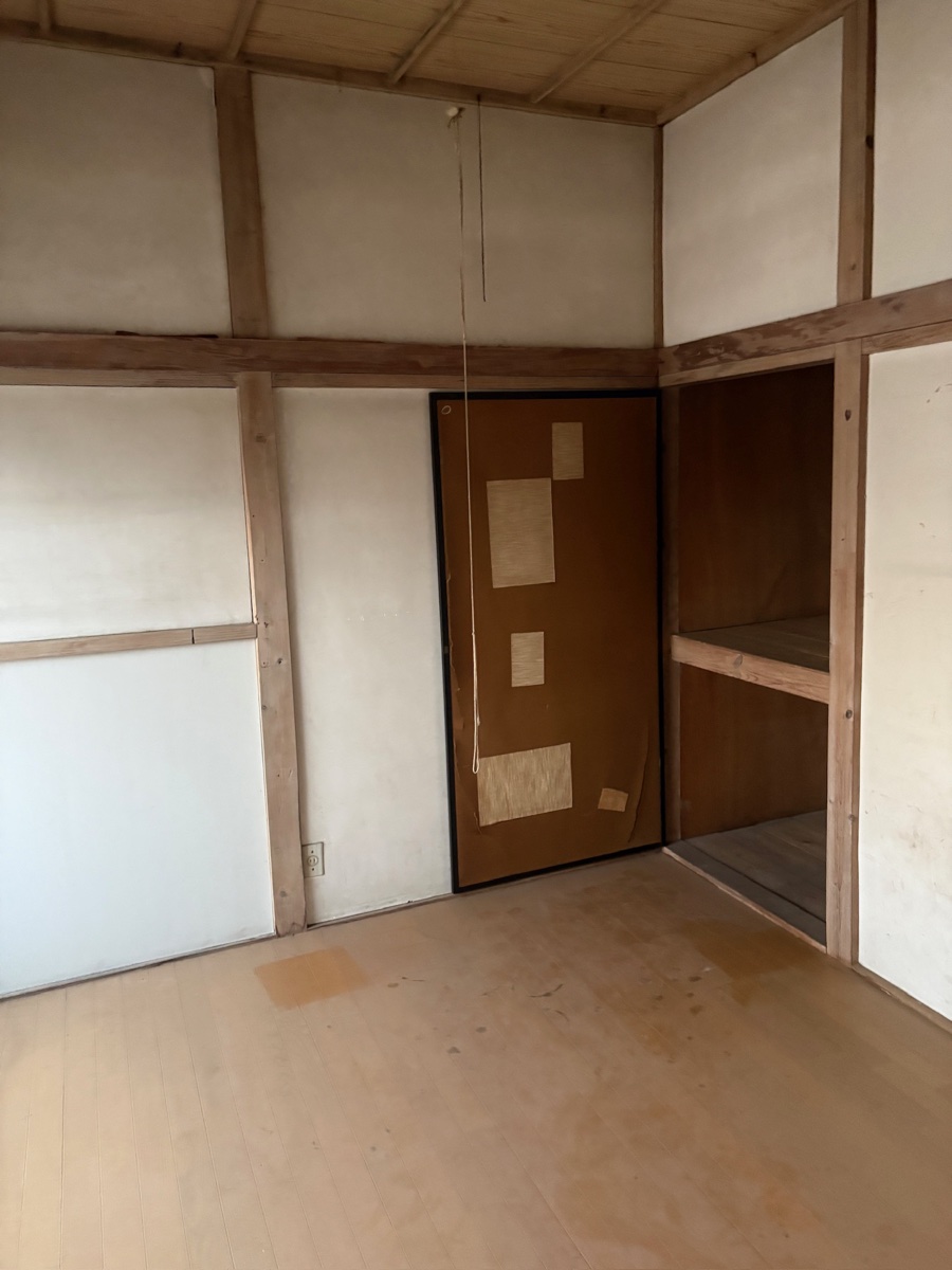 長く空家だった様子